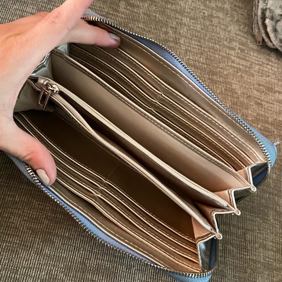 One of a kind Baby Blue Chevron Guess Wallet - Picture 6 of 7